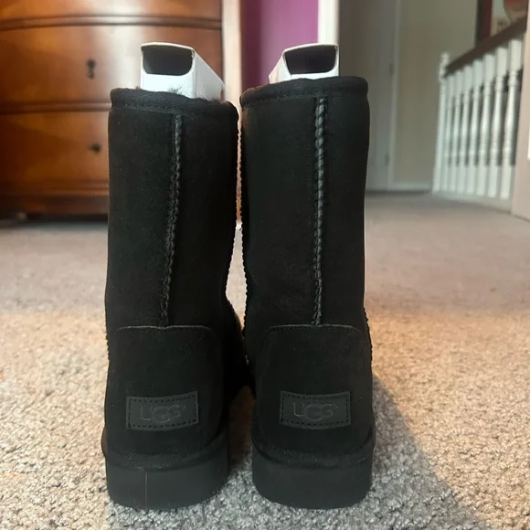 NWT UGG Classic Short II black boot - women’s size 9 - Picture 6 of 10